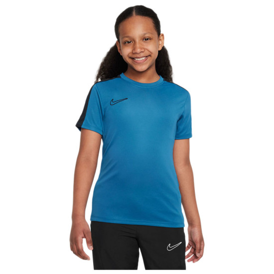 Nike Παιδική κοντομάνικη μπλούζα Dri-FIT Academy23 Nike Παιδική κοντομάνικη μπλούζα Dri-FIT Academy23